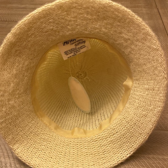 NWT Vintage Arlin Cream Acrylic Knit Hat - Picture 5 of 7